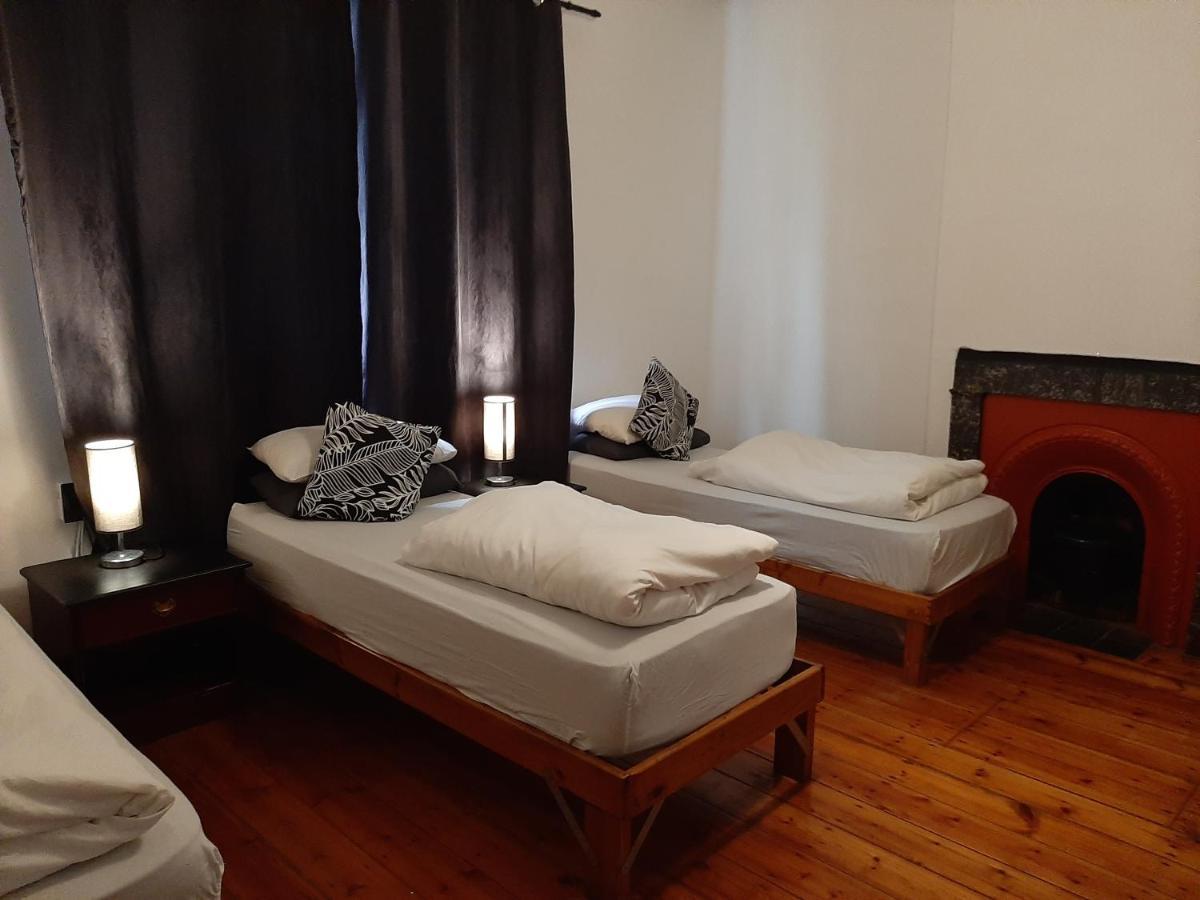 Zebra Crossing Backpacker Hostel Cape Town Exterior photo