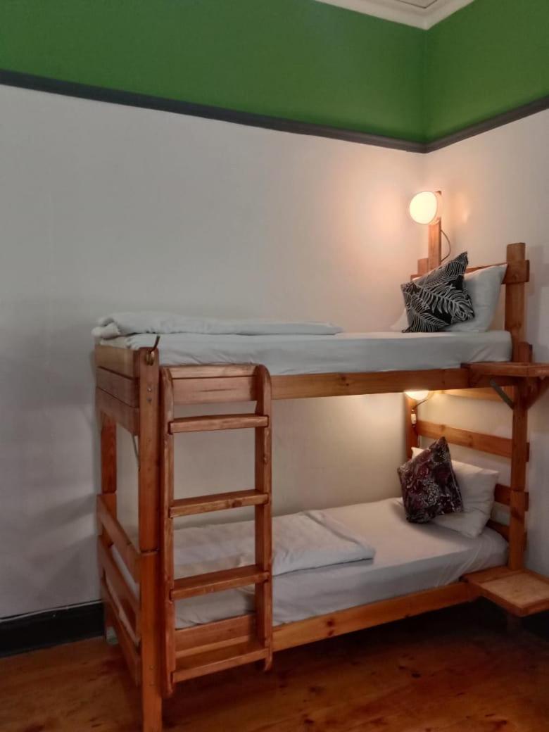 Zebra Crossing Backpacker Hostel Cape Town Exterior photo