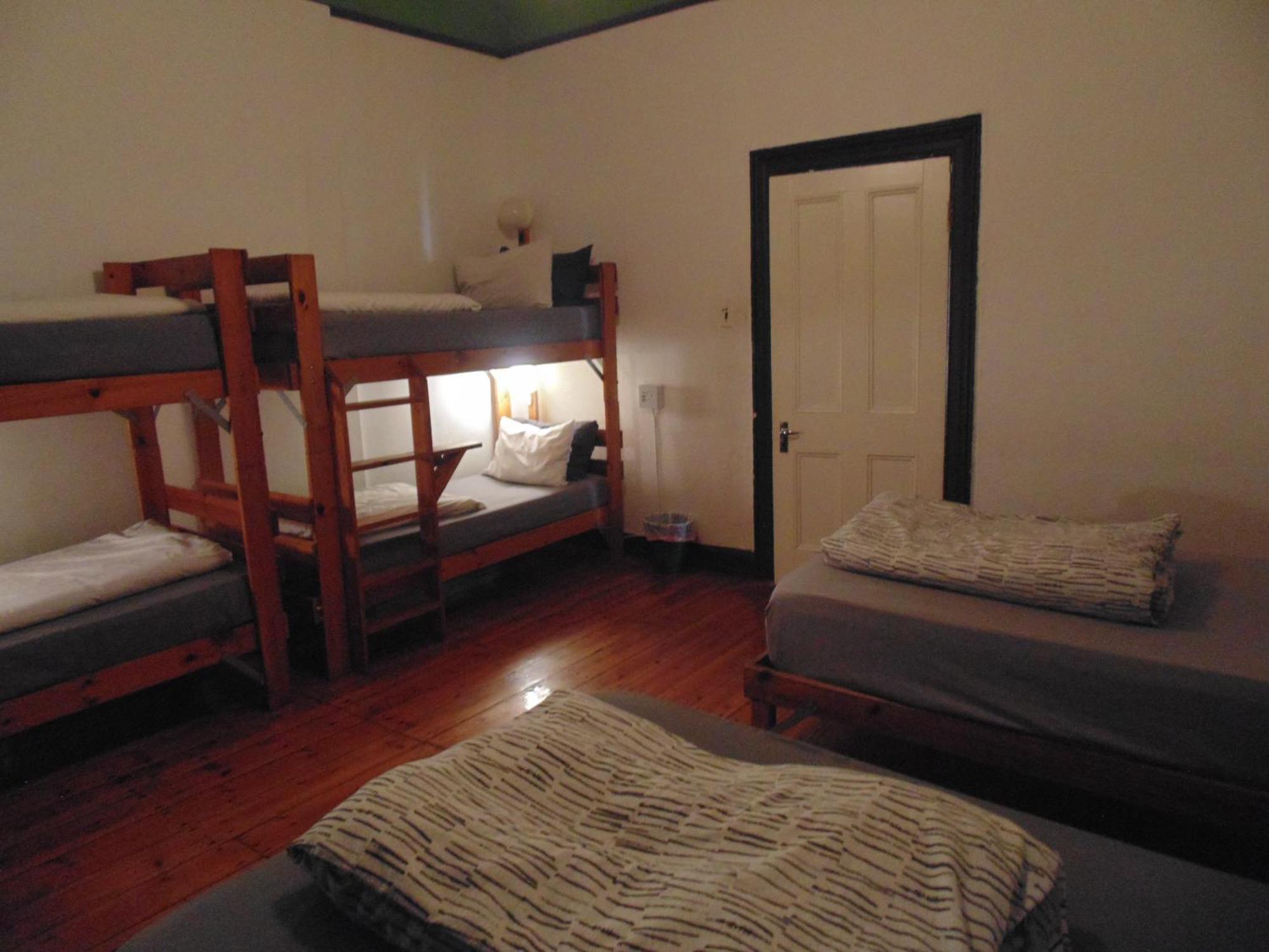 Zebra Crossing Backpacker Hostel Cape Town Exterior photo