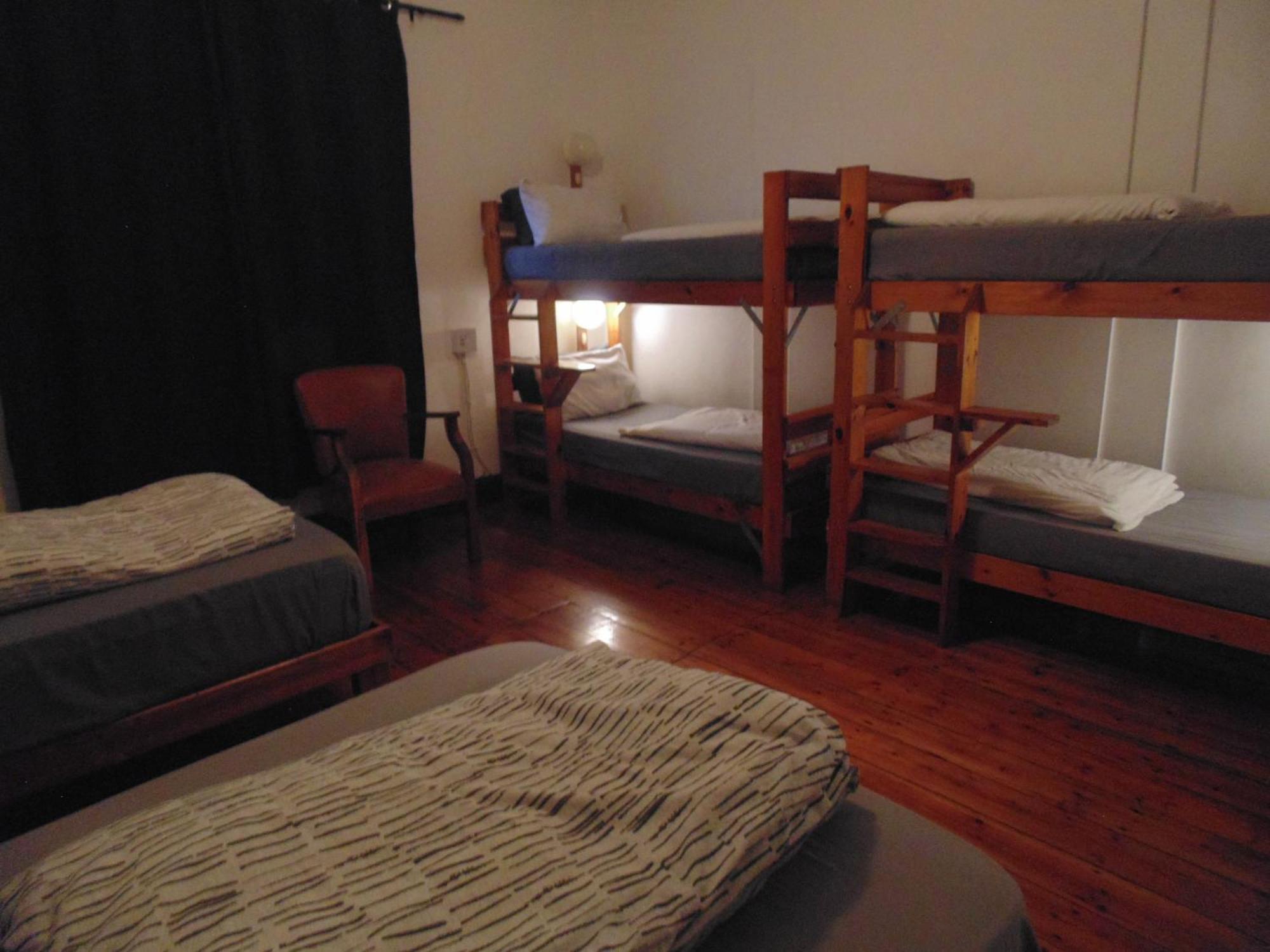 Zebra Crossing Backpacker Hostel Cape Town Exterior photo