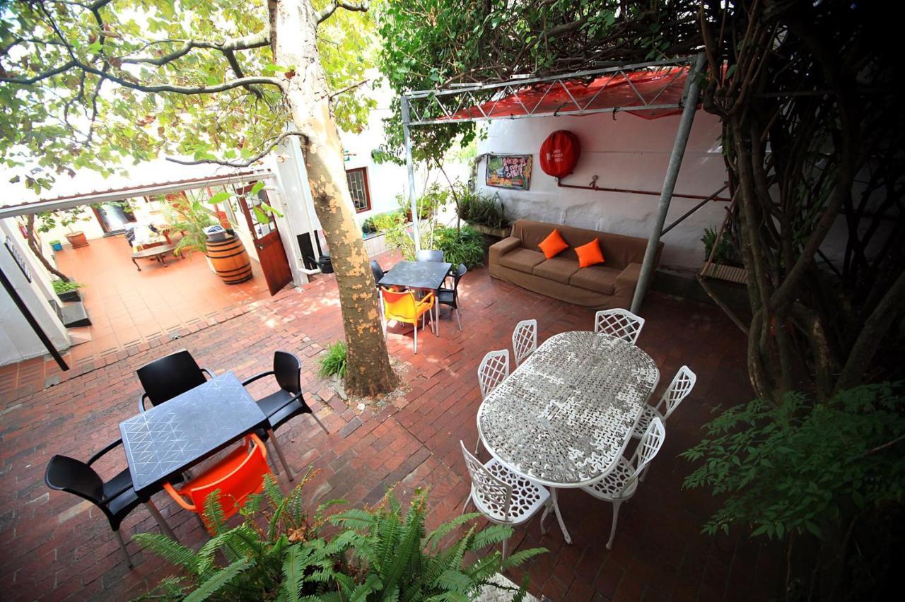 Zebra Crossing Backpacker Hostel Cape Town Exterior photo
