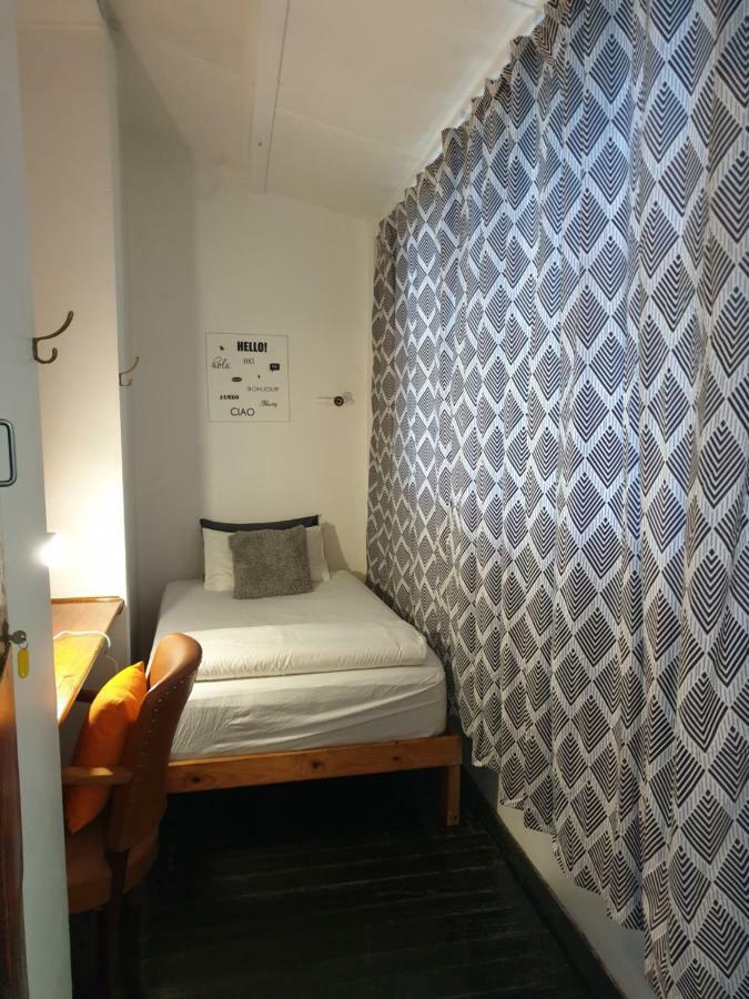 Zebra Crossing Backpacker Hostel Cape Town Exterior photo