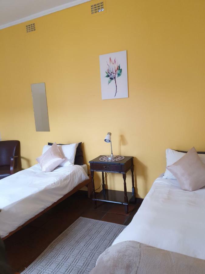 Zebra Crossing Backpacker Hostel Cape Town Exterior photo